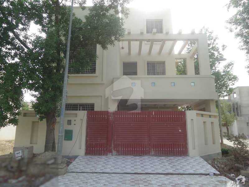 بحریہ نشیمن ۔ زِنیا بحریہ نشیمن لاہور میں 4 کمروں کا 8 مرلہ مکان 1.2 کروڑ میں برائے فروخت۔