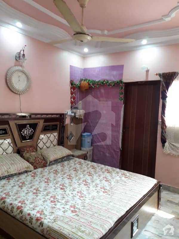 محمود آباد کراچی میں 2 کمروں کا 4 مرلہ بالائی پورشن 85 لاکھ میں برائے فروخت۔