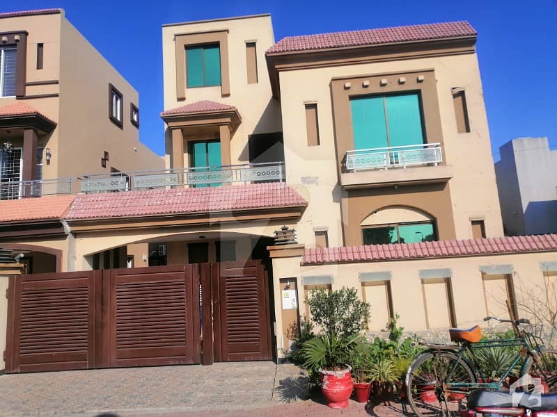 A PRIME LOCATION FACING PARK 10 MARLA HOUSE FOR SALE IN JASMINE SECTR C