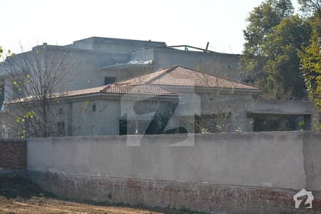 7 kanal Farm House Main Boulevard for Sale in Executive lodges 7 kanal Farm House Main Boulevard for Sale in Executive lodges