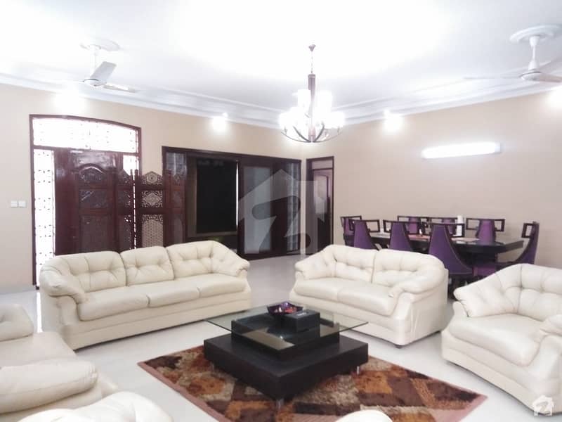 ڈی ایچ اے فیز 6 ڈی ایچ اے کراچی میں 6 کمروں کا 1.2 کنال مکان 10.5 کروڑ میں برائے فروخت۔