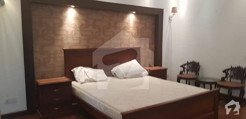 ڈی ایچ اے فیز 5 - بلاک ای فیز 5 ڈیفنس (ڈی ایچ اے) لاہور میں 4 کمروں کا 18 مرلہ مکان 4.5 کروڑ میں برائے فروخت۔