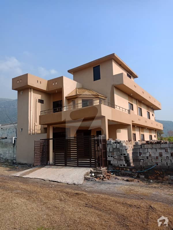 10 Marla Corner House With Beautiful View Of Mountains