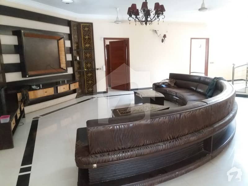 1000 Square Yards Bungalow On Rent
