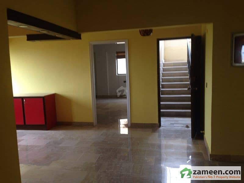 Defence Zamzama Commercial - 3 Bedrooms Apartment For Sale