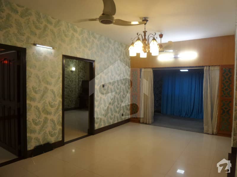 100 Sq Yd Bungalow Is Available For Rent With Basement