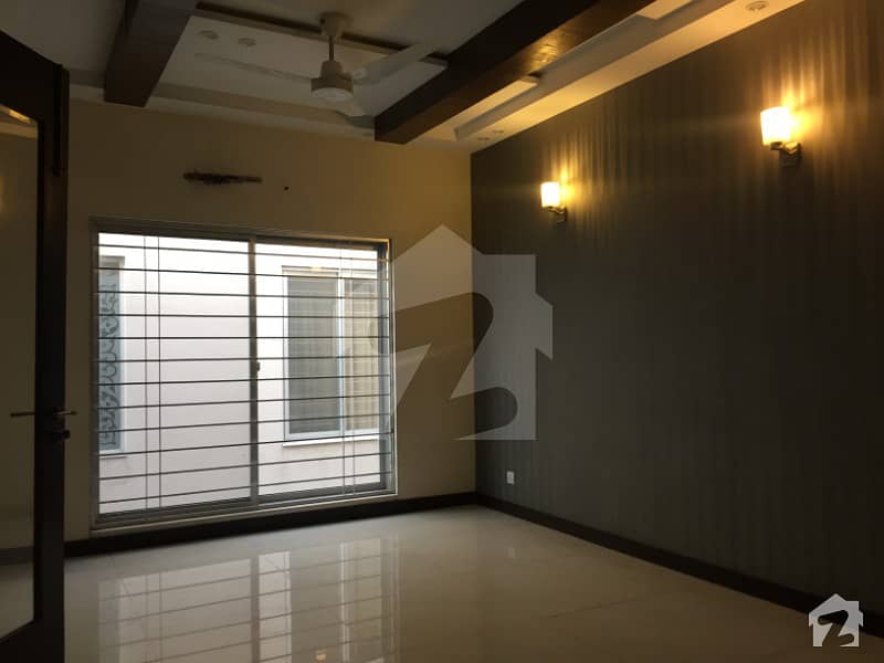 Facing Park 10 Marla Upper Portion For Rent In Gulberg 3 Prime Location