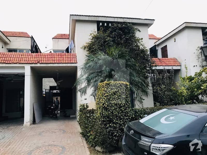 بحریہ ٹاؤن سفاری ولاز بحریہ ٹاؤن سیکٹر B بحریہ ٹاؤن لاہور میں 5 کمروں کا 8 مرلہ مکان 1.25 کروڑ میں برائے فروخت۔