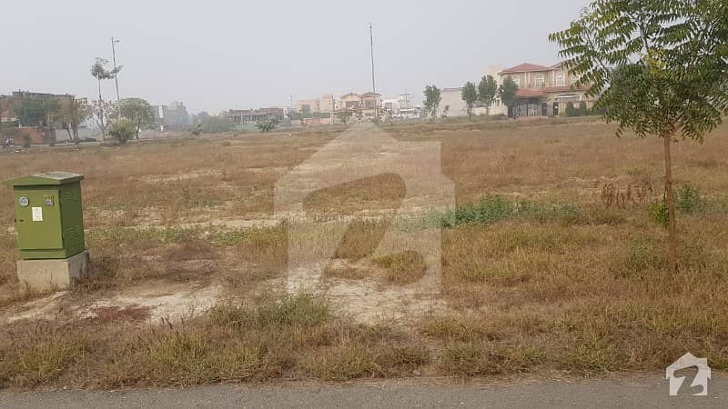 Plot For Sale On 150 Feet Road