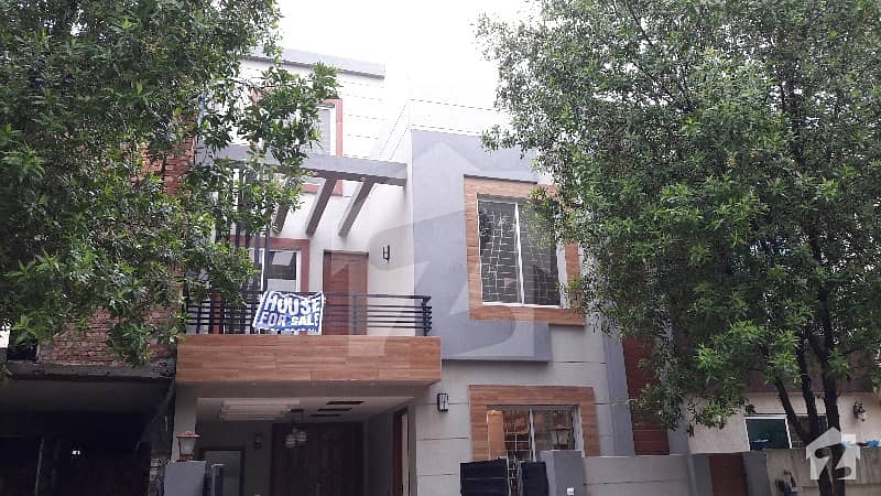 Brand New 5 Marla Luxurious House For Rent  In Bahria Town Lahore