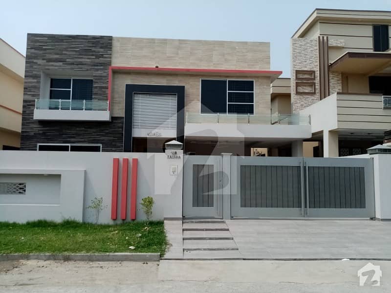 1kanal House For Rent