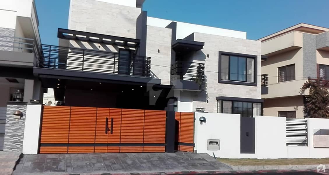 Stunning 1 Kanal Brand New Luxurious House For Sale