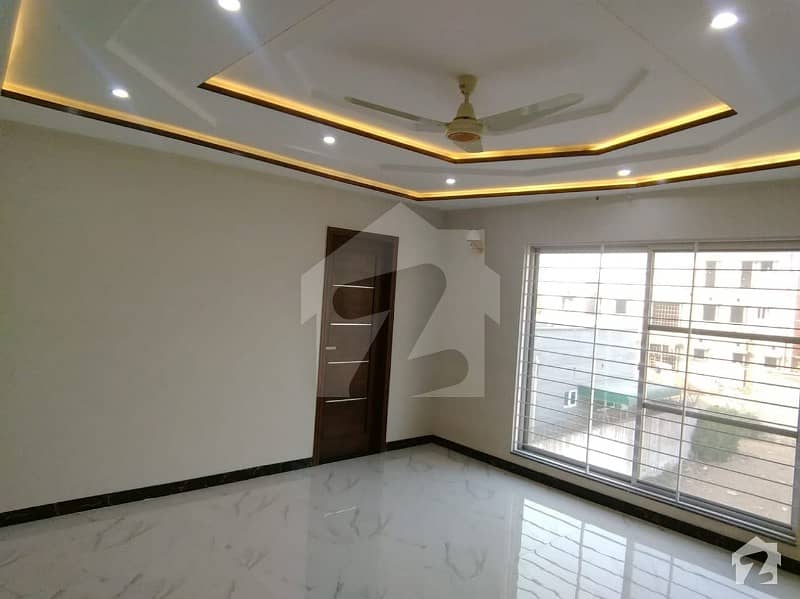 1 Kanal Upper Portion House Is Ready For Rent