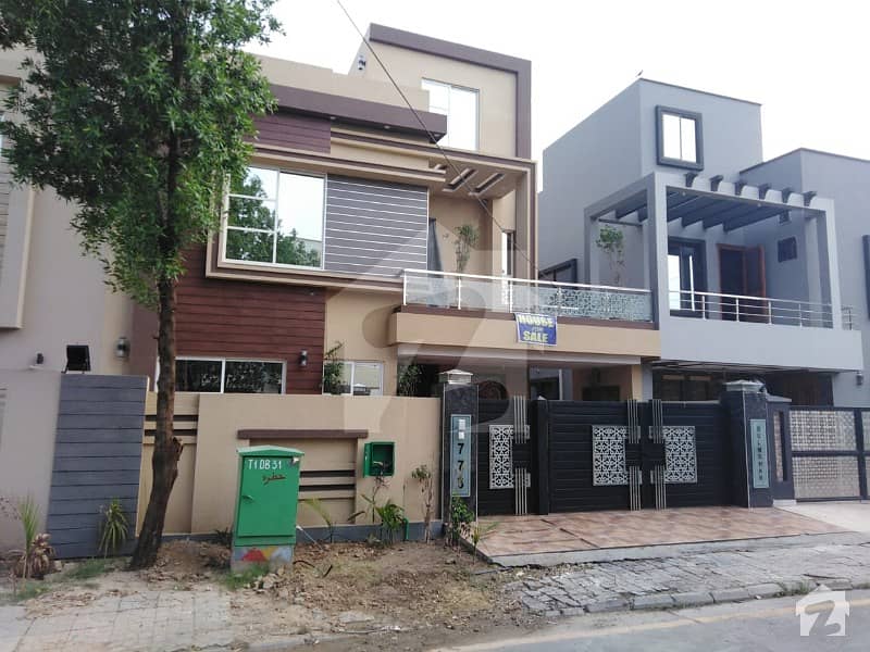 10 MARLA HOUSE FOR RENT IN SECTOR C BAHRIA TOWN