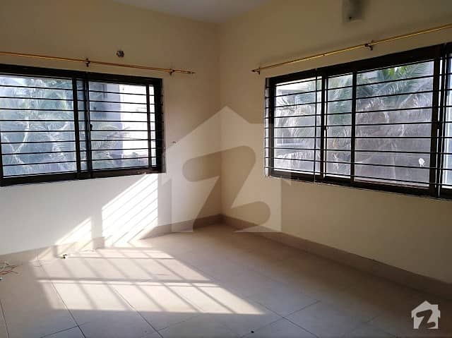 Seaview Apartment for rent( Gated Community ) 2300 sqft 3 Bed Drawing Dining Lounge very well maintained line water car parking safe and secure