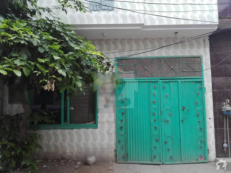 شیرشاہ کالونی - راؤنڈ روڈ لاہور میں 2 کمروں کا 3 مرلہ بالائی پورشن 12 ہزار میں کرایہ پر دستیاب ہے۔