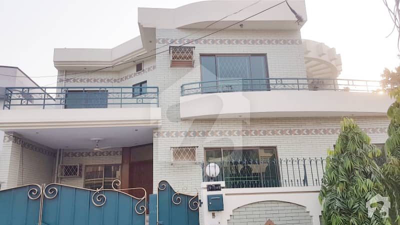ڈی ایچ اے فیز 4 ڈیفنس (ڈی ایچ اے) لاہور میں 7 کمروں کا 14 مرلہ مکان 2.9 کروڑ میں برائے فروخت۔