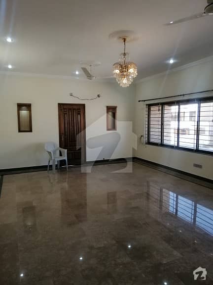 E11 Mind Blowing Location What A Outstanding Very Spacious Unique Style Upper Portion For Rent