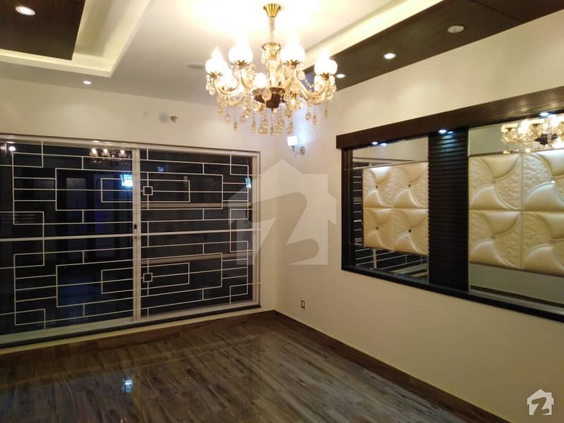 ریونیو سوسائٹی - بلاک اے ریوینیو سوسائٹی لاہور میں 6 کمروں کا 1 کنال مکان 3.1 کروڑ میں برائے فروخت۔