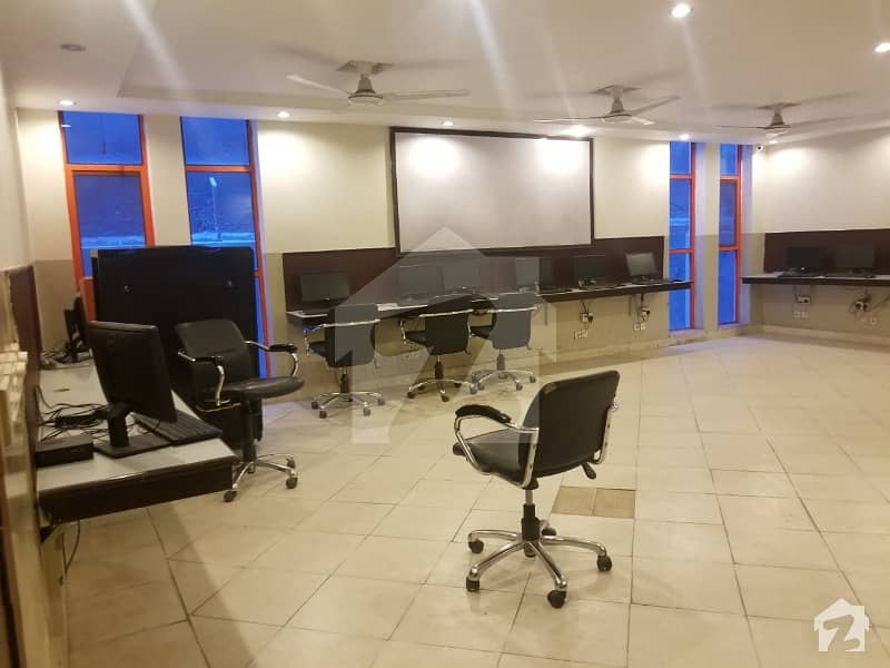 Commercial Building For Rent In Hot Location