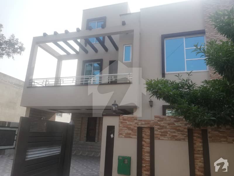 10 MARLA HOUSE AVAILABLE FOR SALE IN SECTOR C BAHRIA TOWN LAHORE
