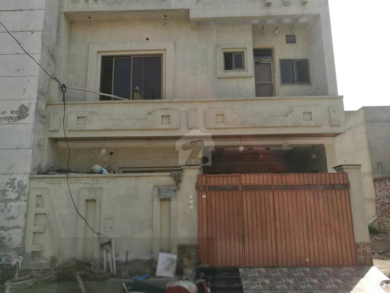ایڈن بولیوارڈ ہاؤسنگ سکیم کالج روڈ لاہور میں 4 کمروں کا 5 مرلہ مکان 1.1 کروڑ میں برائے فروخت۔