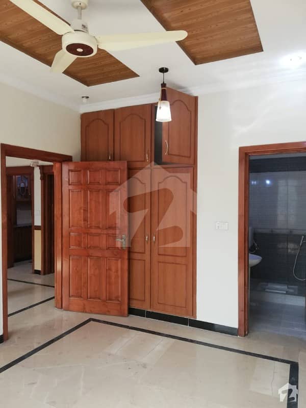 Real Pics 25x40 New Condition House For Rent