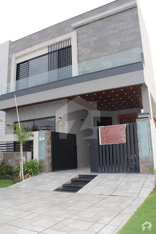ڈی ایچ اے 9 ٹاؤن ڈیفنس (ڈی ایچ اے) لاہور میں 3 کمروں کا 5 مرلہ مکان 1.55 کروڑ میں برائے فروخت۔