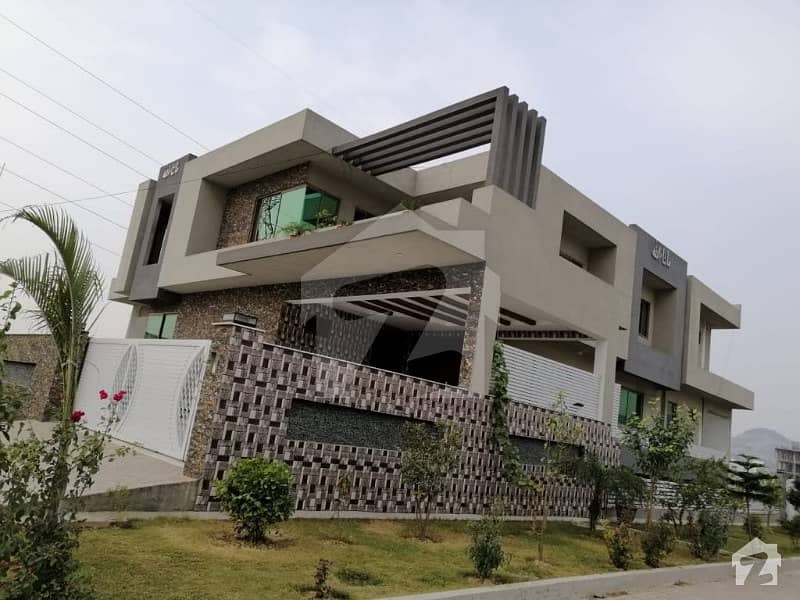 60x90 Main Double Road Triple Storey House For Sale