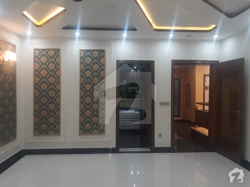 این ایف سی 1 - بلاک ڈی (ایس ای) این ایف سی 1 لاہور میں 7 کمروں کا 2 کنال مکان 7.25 کروڑ میں برائے فروخت۔