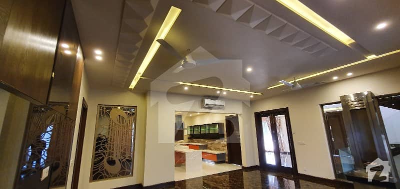 ڈی ایچ اے فیز 5 ڈیفنس (ڈی ایچ اے) لاہور میں 5 کمروں کا 1.1 کنال مکان 6.5 کروڑ میں برائے فروخت۔