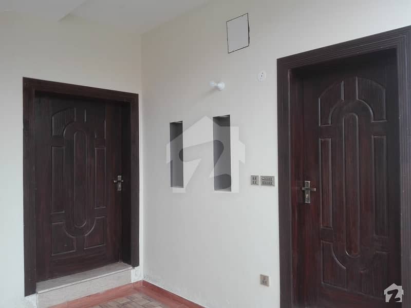 سکھ چین گارڈنز ۔ بلاک ڈی سکھ چین گارڈنز لاہور میں 4 کمروں کا 10 مرلہ مکان 55 ہزار میں کرایہ پر دستیاب ہے۔