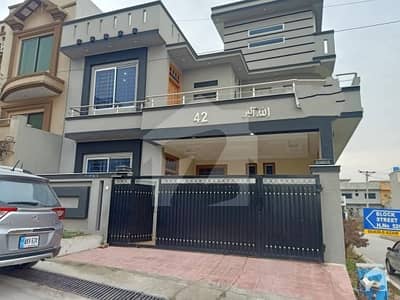 سی بی آر ٹاؤن فیز 1 - بلاک سی سی بی آر ٹاؤن فیز 1 سی بی آر ٹاؤن اسلام آباد میں 6 کمروں کا 14 مرلہ مکان 85 ہزار میں کرایہ پر دستیاب ہے۔ سی بی آر ٹاؤن فیز 1 - بلاک سی سی بی آر ٹاؤن فیز 1 سی بی آر ٹاؤن اسلام آباد میں 6 کمروں کا 14 مرلہ مکان 85 ہزار میں کرایہ پر دستیاب ہے۔