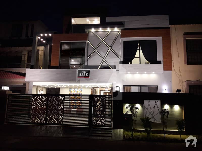 بحریہ ٹاؤن گلبہار بلاک بحریہ ٹاؤن سیکٹر سی بحریہ ٹاؤن لاہور میں 5 کمروں کا 10 مرلہ مکان 2.25 کروڑ میں برائے فروخت۔