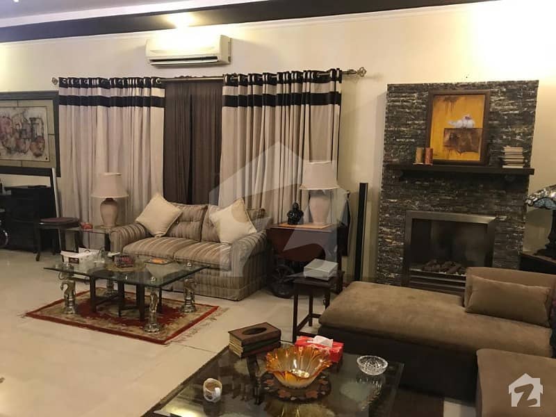 6 Kanal Furnished Farm House at Very prime Location