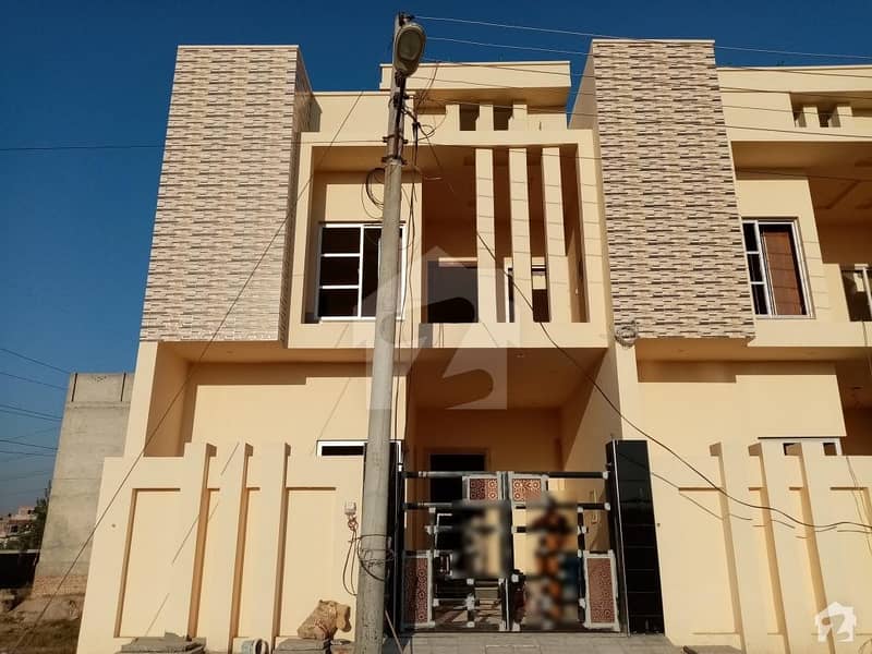 خیابان گرین ستیانہ روڈ فیصل آباد میں 5 مرلہ مکان 95 لاکھ میں برائے فروخت۔