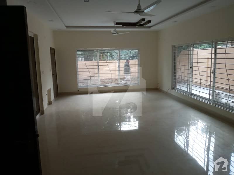 1000 Syd Beautiful house  For Rent In F10 Islamabad   6 Beds With 6 Attached Bath