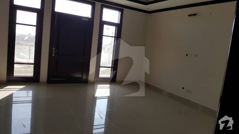 Three Bed Rooms Apartment On Ground Floor Commercial Use