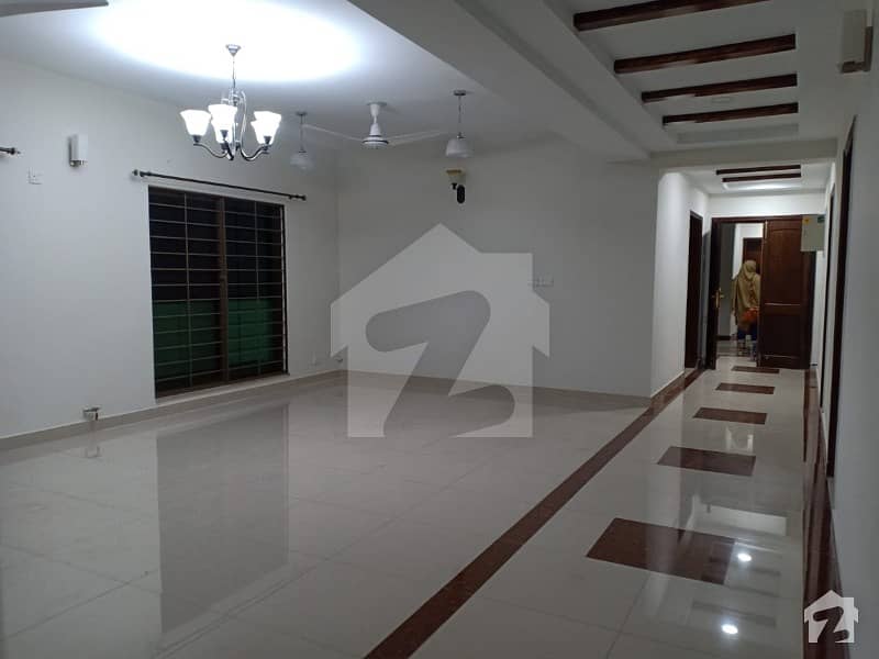 Brand New 10 Marla 3 Bed Flat On 4th Floor For Rent In Askari 11 Lahore