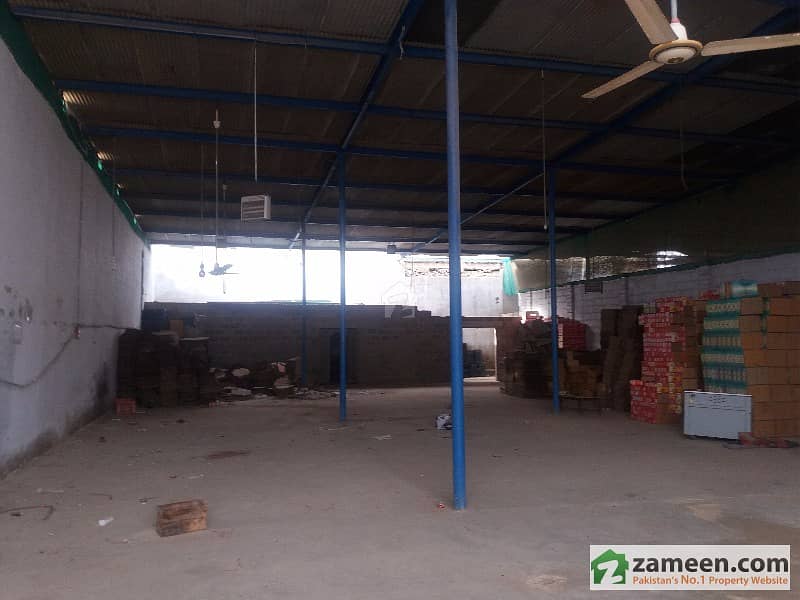 300 Sq Yard Constructed Warehouse For Sale Behind New Sabzi Mandi Superhighway Karachi
