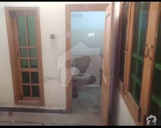 ارباب سبز علی خان ٹاؤن ورسک روڈ پشاور میں 3 کمروں کا 5 مرلہ زیریں پورشن 18 ہزار میں کرایہ پر دستیاب ہے۔