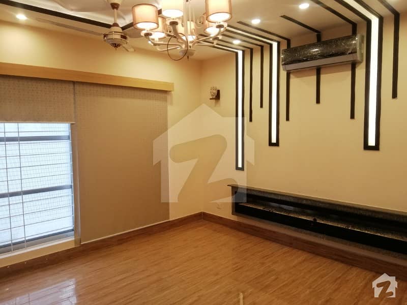 10 Marla Beautiful House For Rent In Chambelli Block Bahria Town Lahore