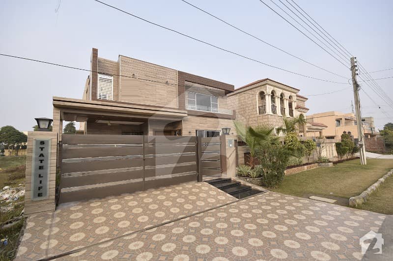 BRAND NEW MAZHAR MUNIR DESIGN 01 KANAL BEAUTIFUL BUNGALOW AVAILABLE FOR SALE IN STATE LIFE HOUSING SOCIETY