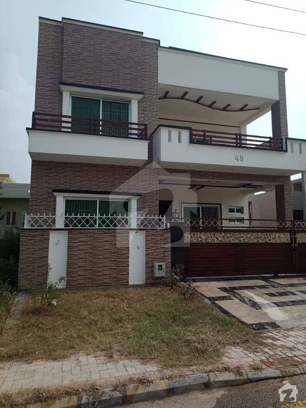 D 17 Sector (30X53)House for Sale