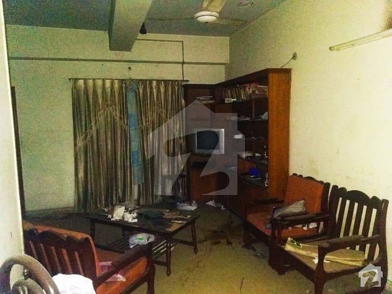 ماڈل ٹاؤن ۔ بلاک کیو ماڈل ٹاؤن لاہور میں 3 کمروں کا 6 مرلہ فلیٹ 48 لاکھ میں برائے فروخت۔