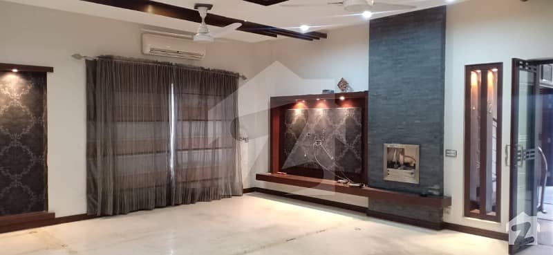 01 KANAL FULL HOUSE AVAILABLE FOR RENT IN DHA PHASE 5 HOT LOCATION
