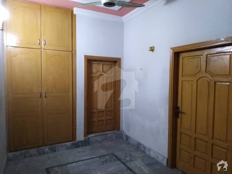 گلبرگ پشاور میں 2 کمروں کا 2 مرلہ فلیٹ 15 ہزار میں کرایہ پر دستیاب ہے۔
