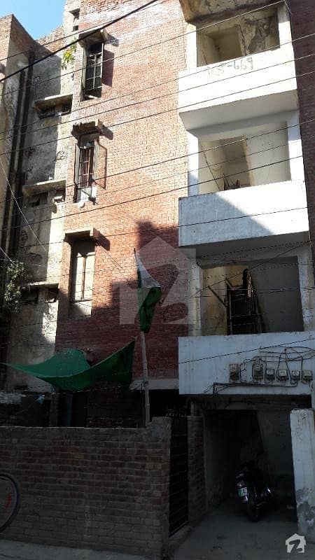 ماڈل ٹاؤن ۔ بلاک کیو ماڈل ٹاؤن لاہور میں 1 کمرے کا 2 مرلہ فلیٹ 15.5 لاکھ میں برائے فروخت۔