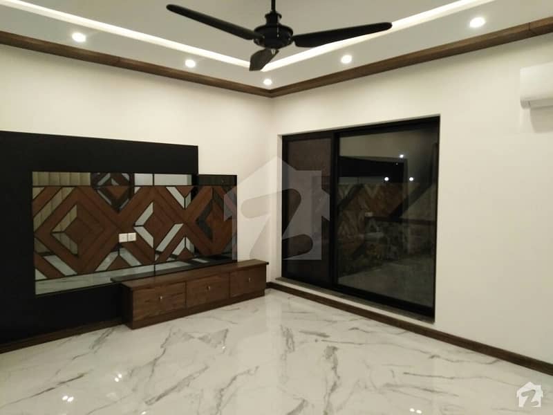 ای ایم ای سوسائٹی ۔ بلاک ڈی ای ایم ای سوسائٹی لاہور میں 5 کمروں کا 1 کنال مکان 5.7 کروڑ میں برائے فروخت۔