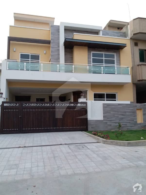 Brand New Luxury 30x60 House For Sale In G 13